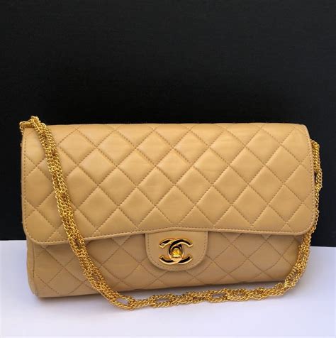 vintage chanel leather clutch